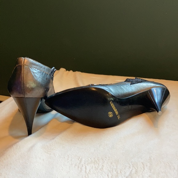 Heels - Picture 2 of 3